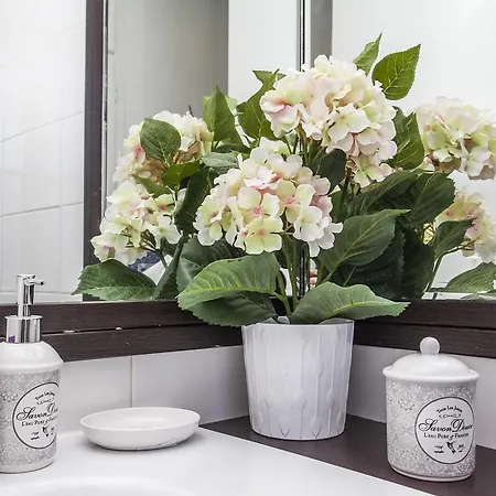 Guests * リスボン